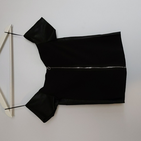 Off-the-shoulder top - Picture 2 of 3